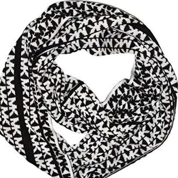 Michael Kors Logo Infinity Scarf - Picture 5 of 7